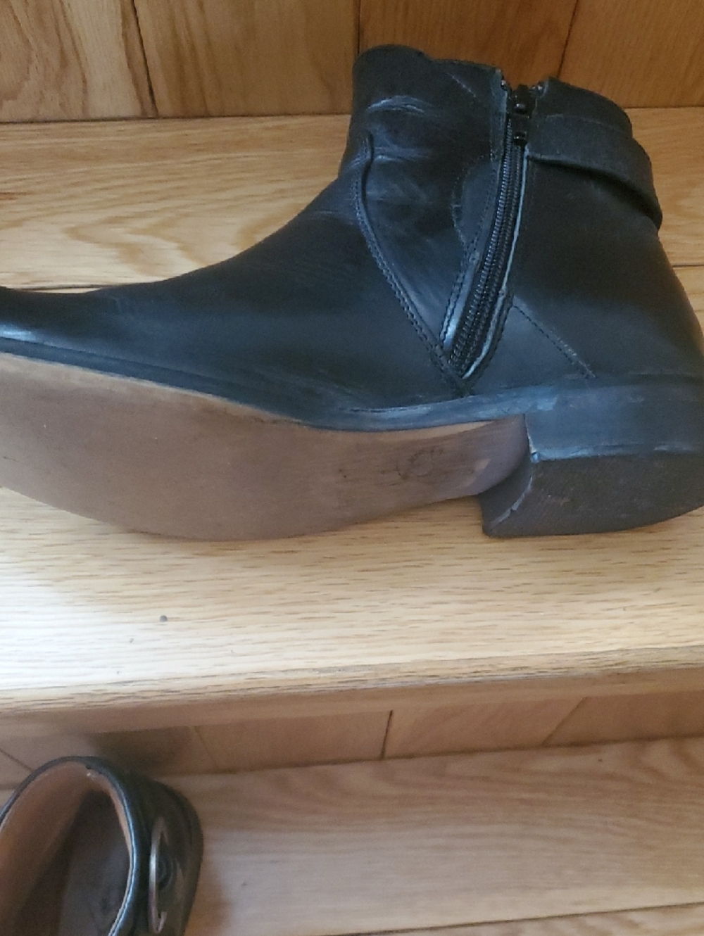 John Fluevog Black Leather Ankle Adrian Jules Booties with Silver Buckle Size 8 - Picture 5 of 7